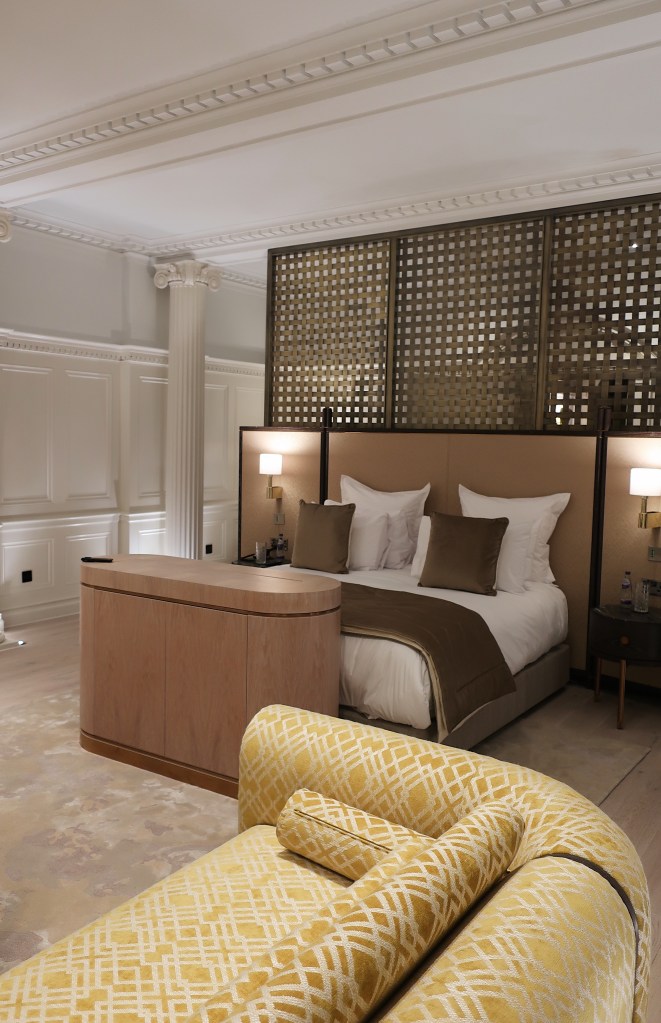 Stock Exchange Hotel - by Cathy Toogood